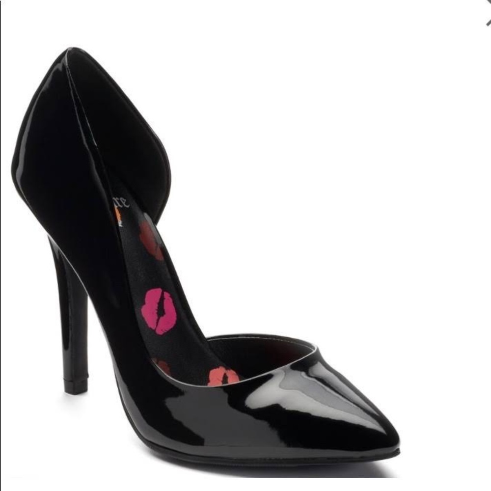 Juicy Couture Black Pumps